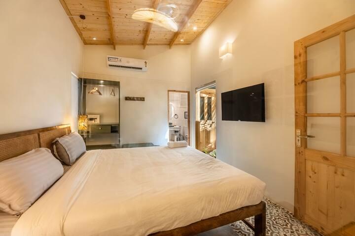 Private suite room on Morjim beach x Solis Nature