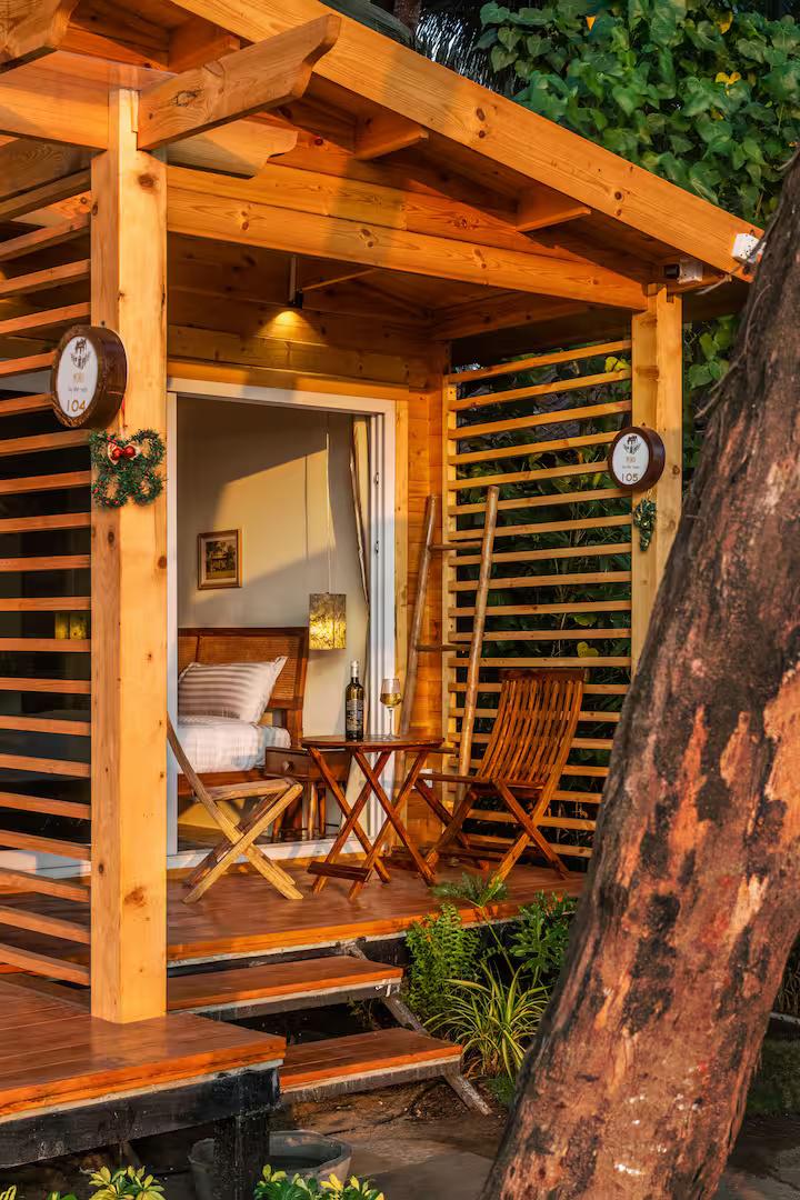 Luxurious room on the Morjim beach x Solis Nature