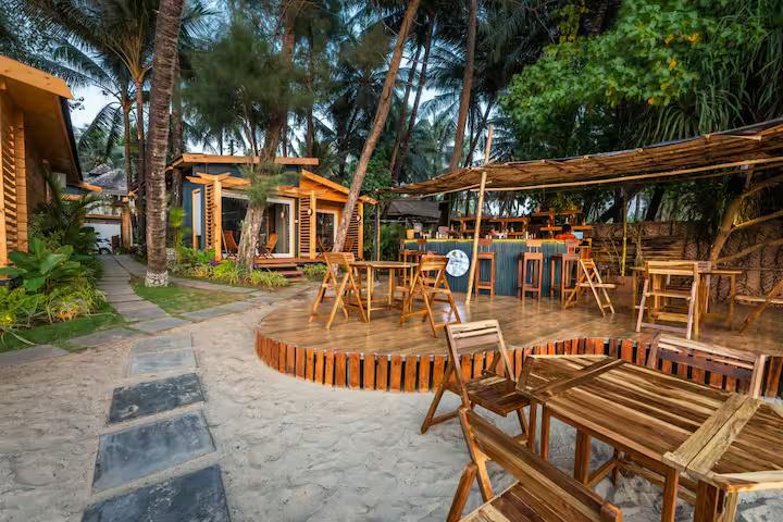 Luxurious room on the Morjim beach x Solis Nature