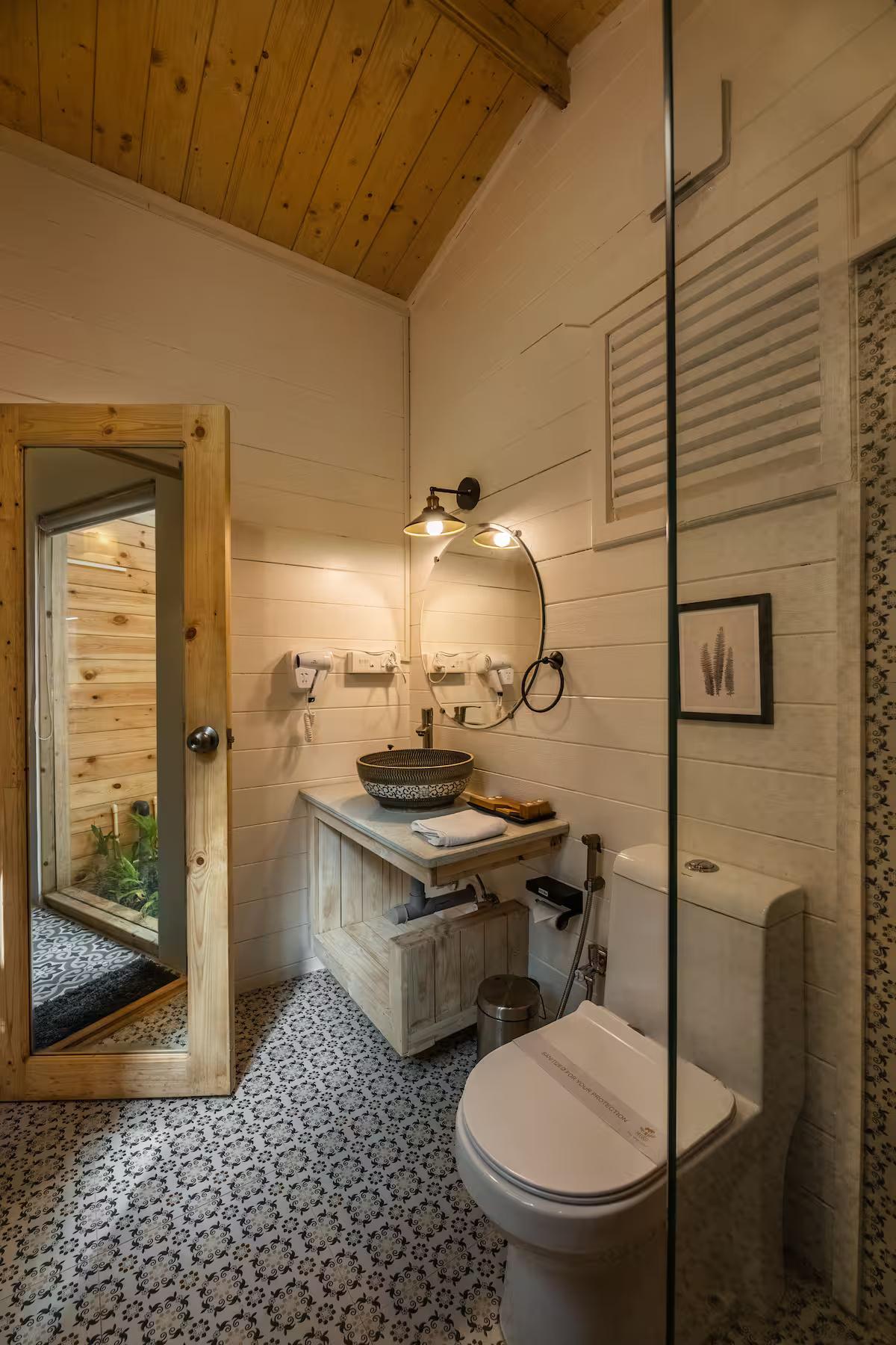 Luxurious room on the Morjim beach x Solis Nature