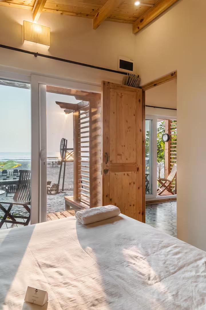 Cosy 2 bedroom Cottage on Morjim beach x Solis Nature