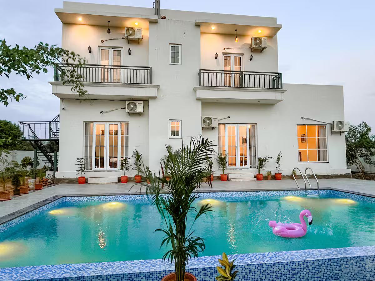 Victoria's V x Solis Nature