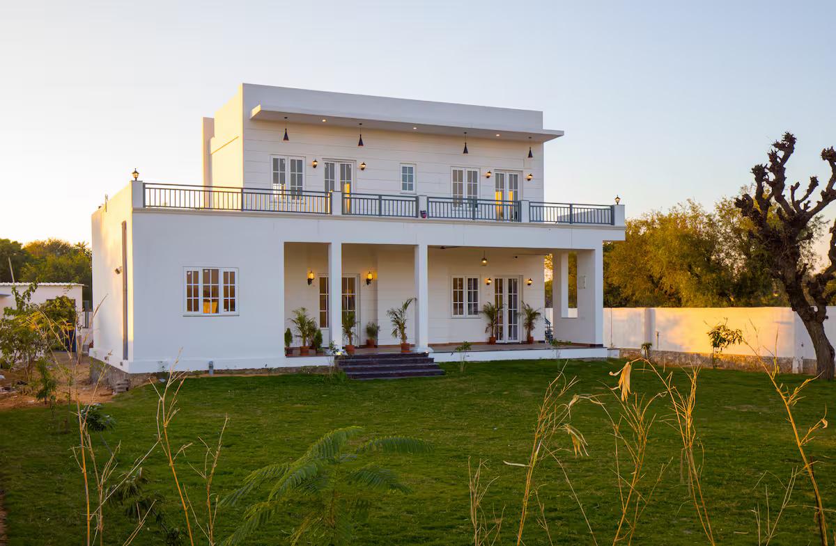 Victoria's V x Solis Nature