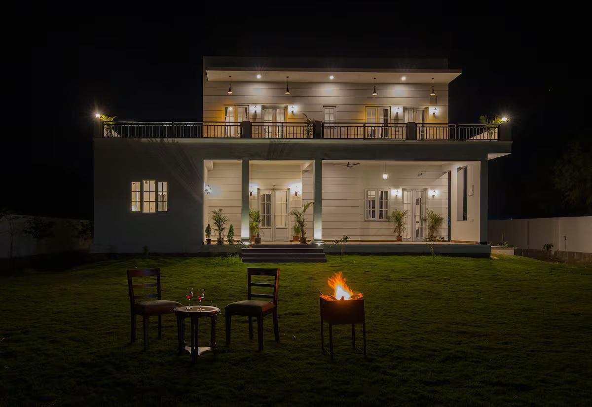 Victoria's V x Solis Nature