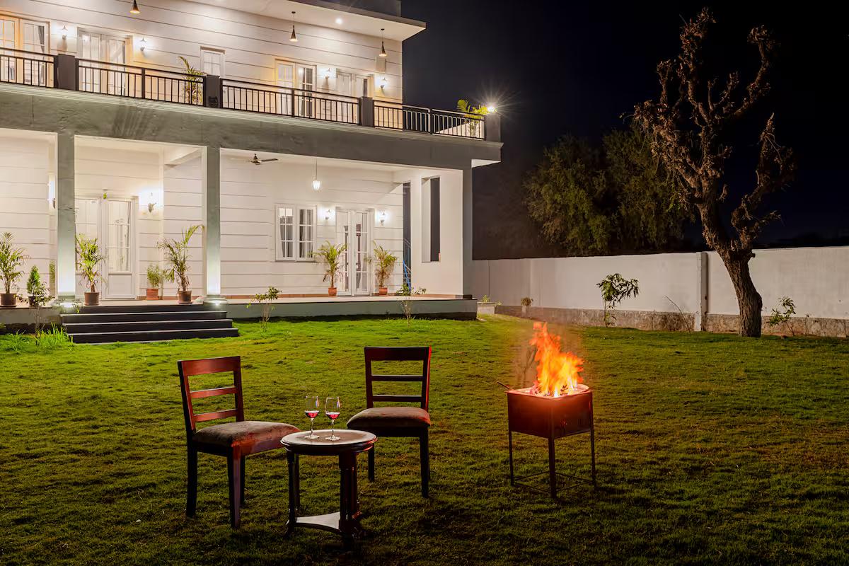 Victoria's V x Solis Nature