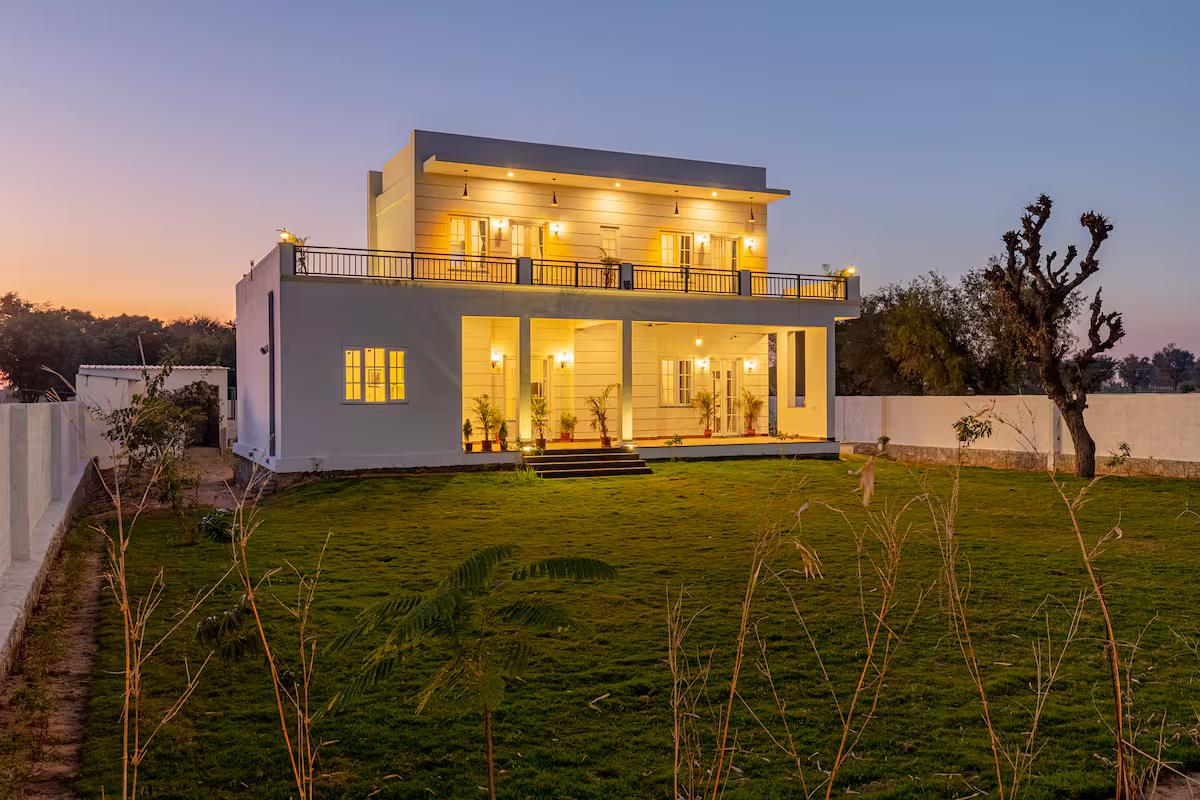 Victoria's V x Solis Nature