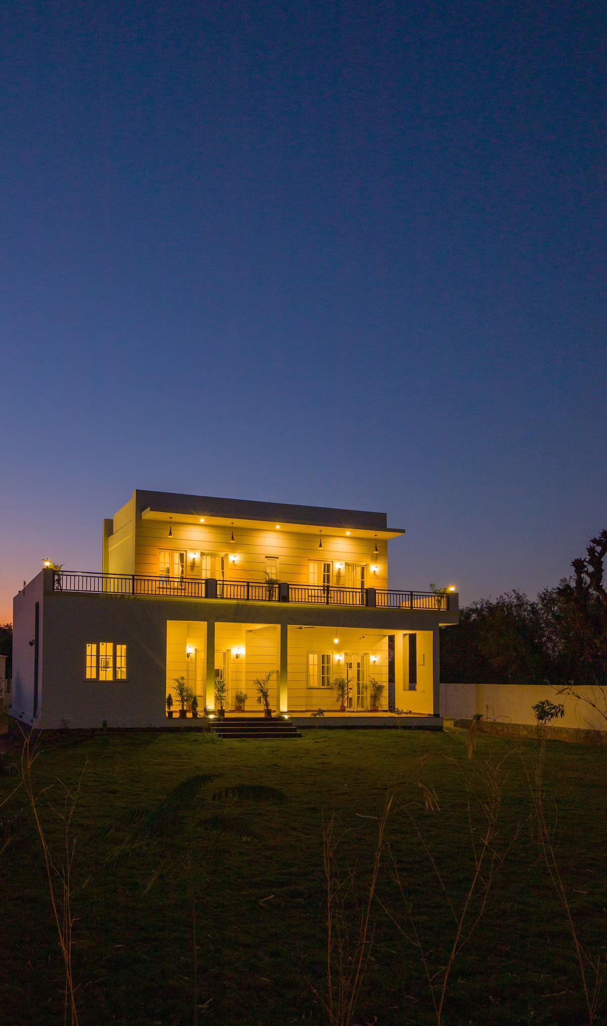 Victoria's V x Solis Nature