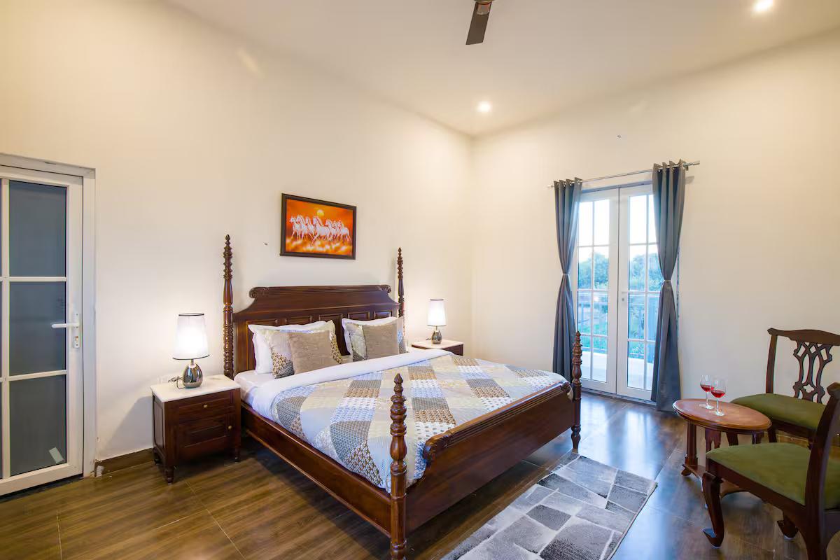 Victoria's V x Solis Nature