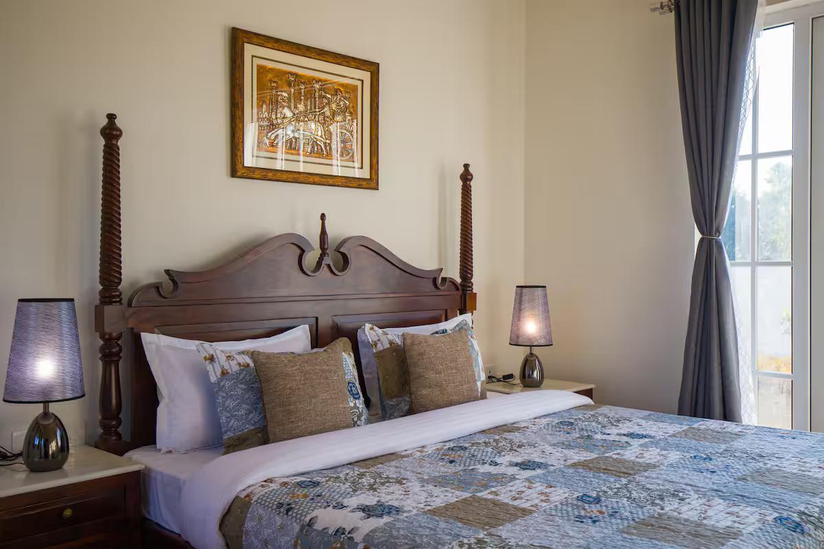 Victoria's V x Solis Nature