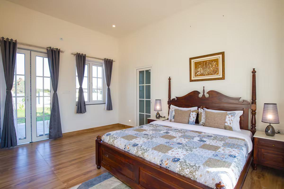 Victoria's V x Solis Nature