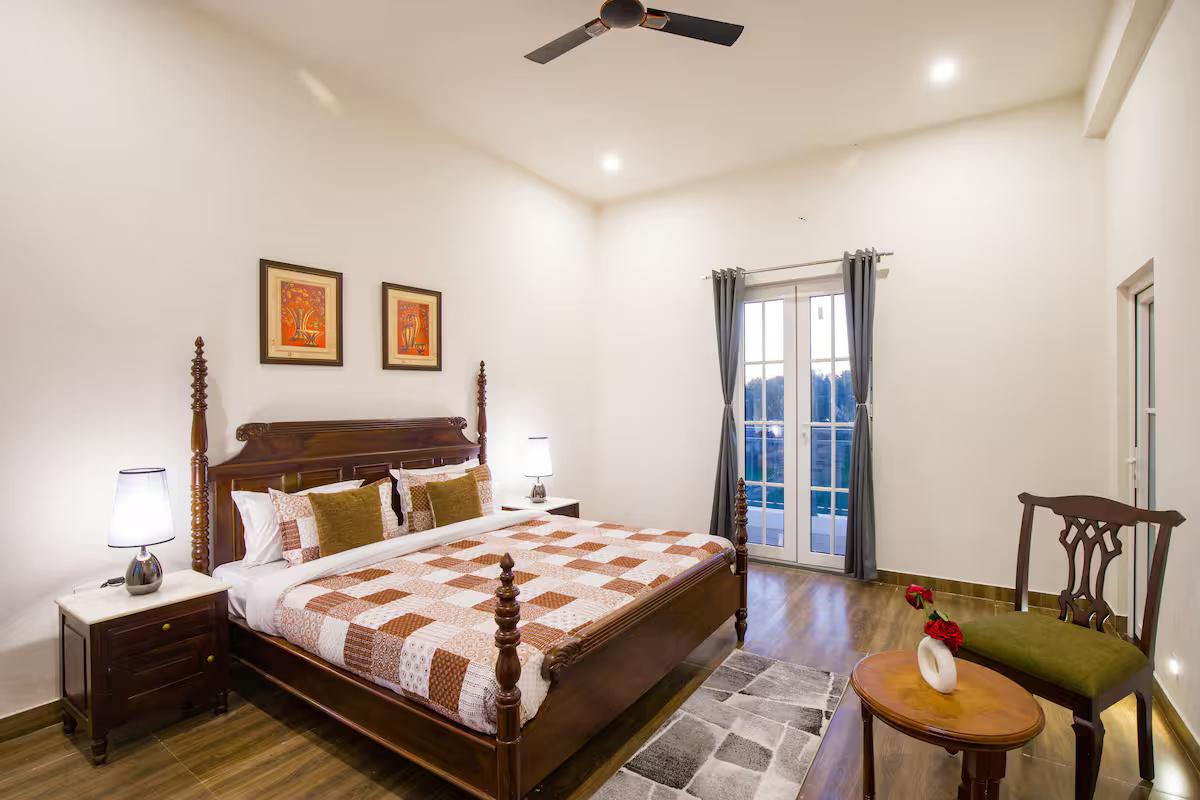 Victoria's V x Solis Nature