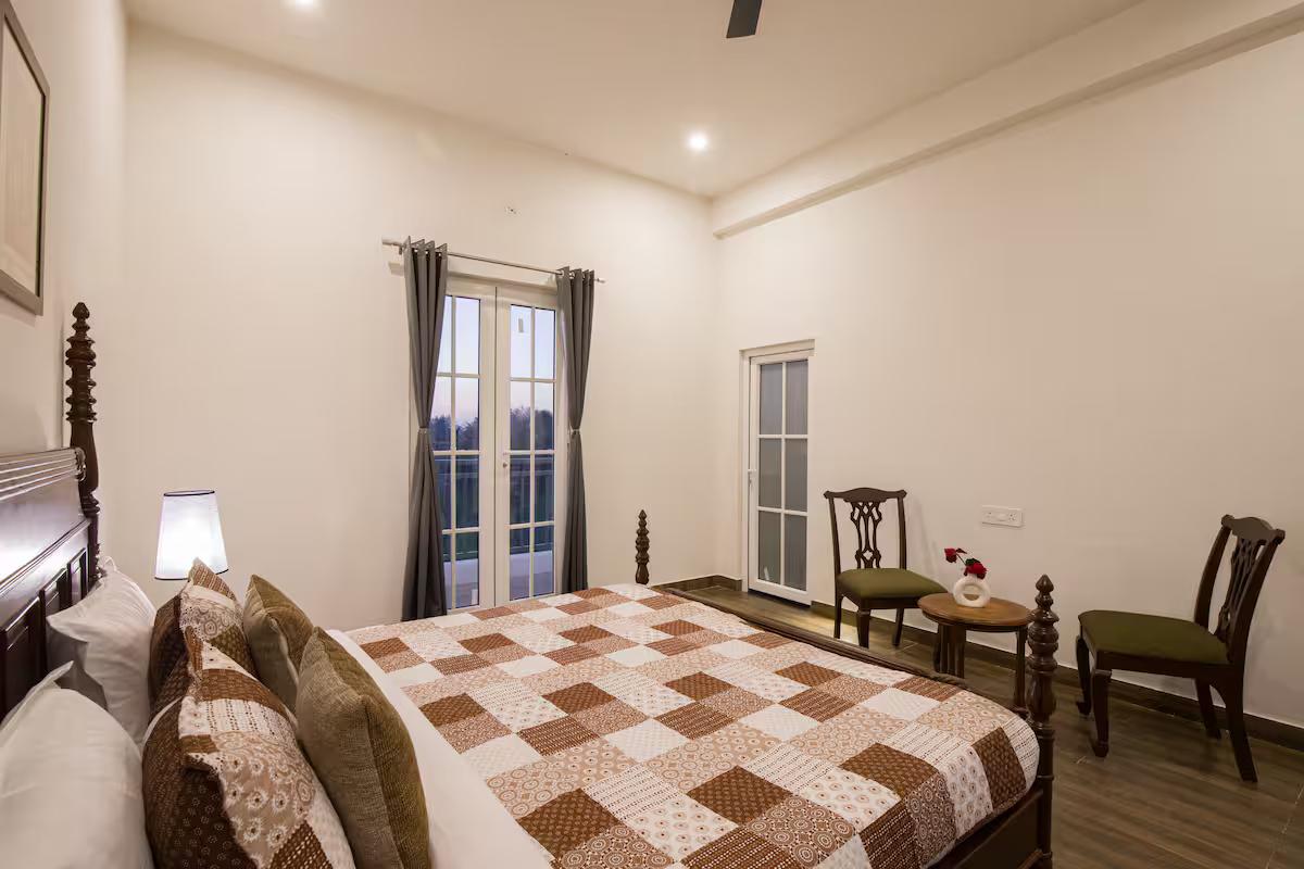 Victoria's V x Solis Nature