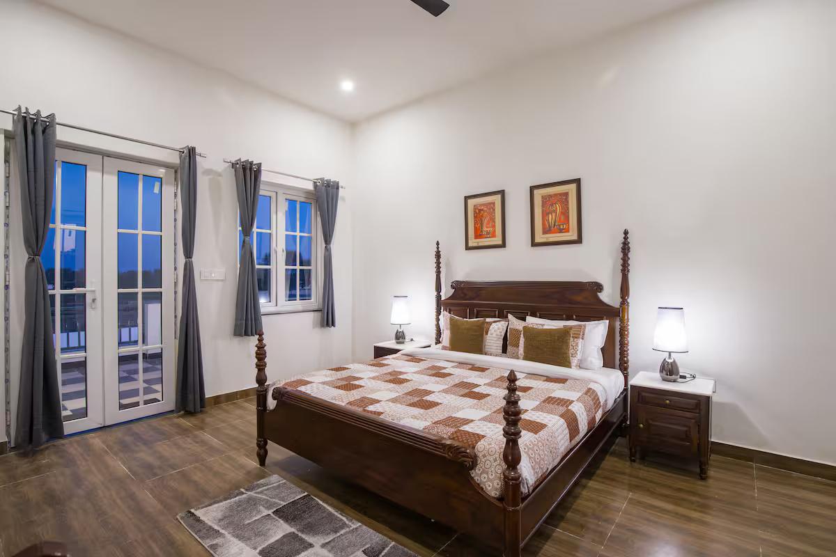 Victoria's V x Solis Nature