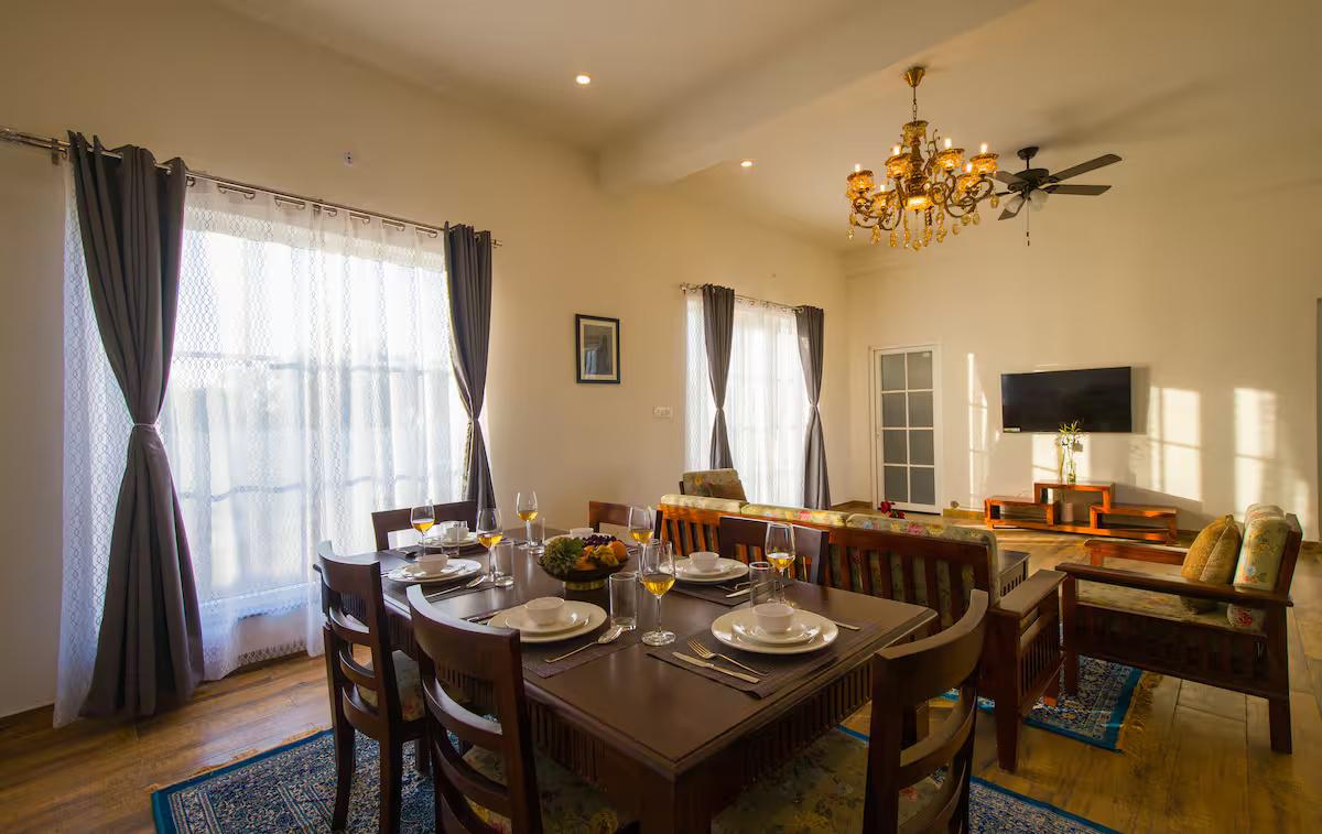 Victoria's V x Solis Nature