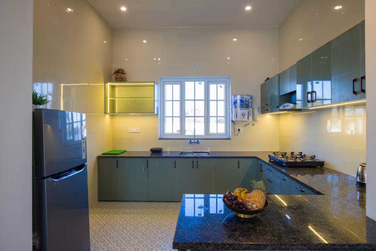 Victoria's V x Solis Nature