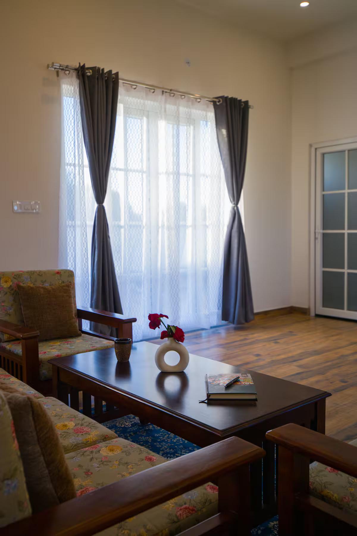 Victoria's V x Solis Nature