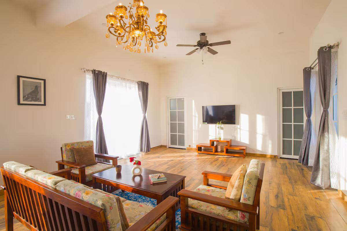 Victoria's V x Solis Nature