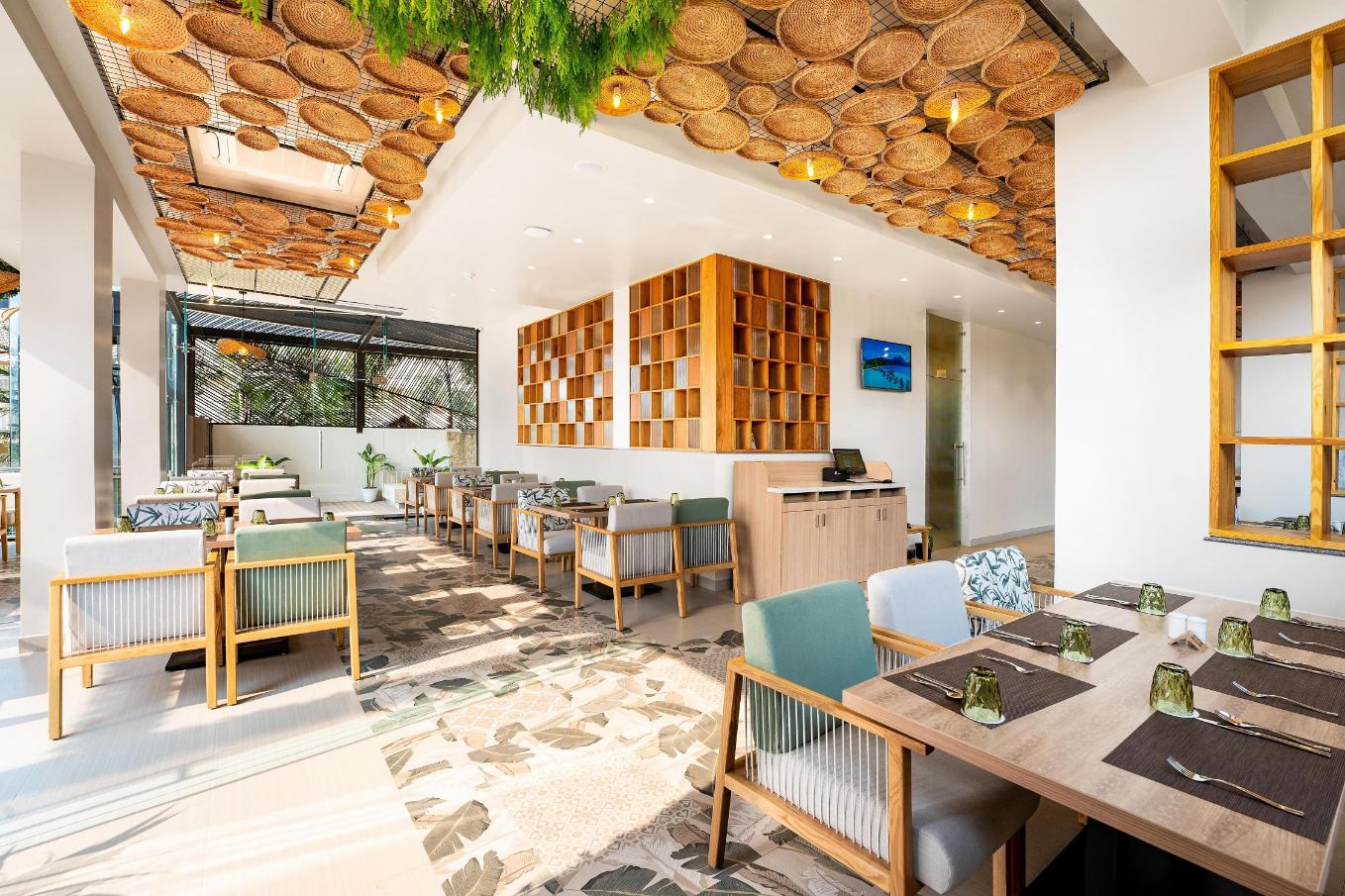 Holitel, Anjuna x Solis Nature