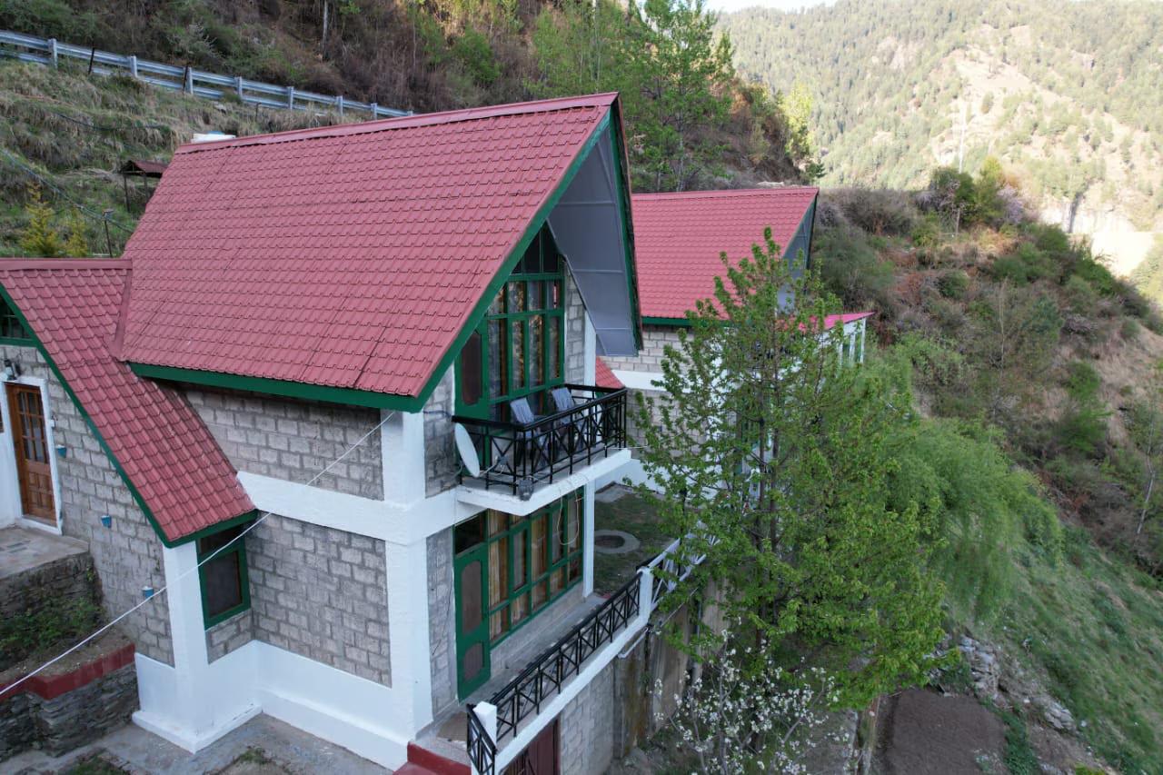 Crossroads Narkanda Cottages x Solis Nature