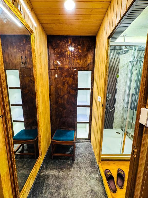 Peacock Houseboat 3 Bedroom x Solis Nature