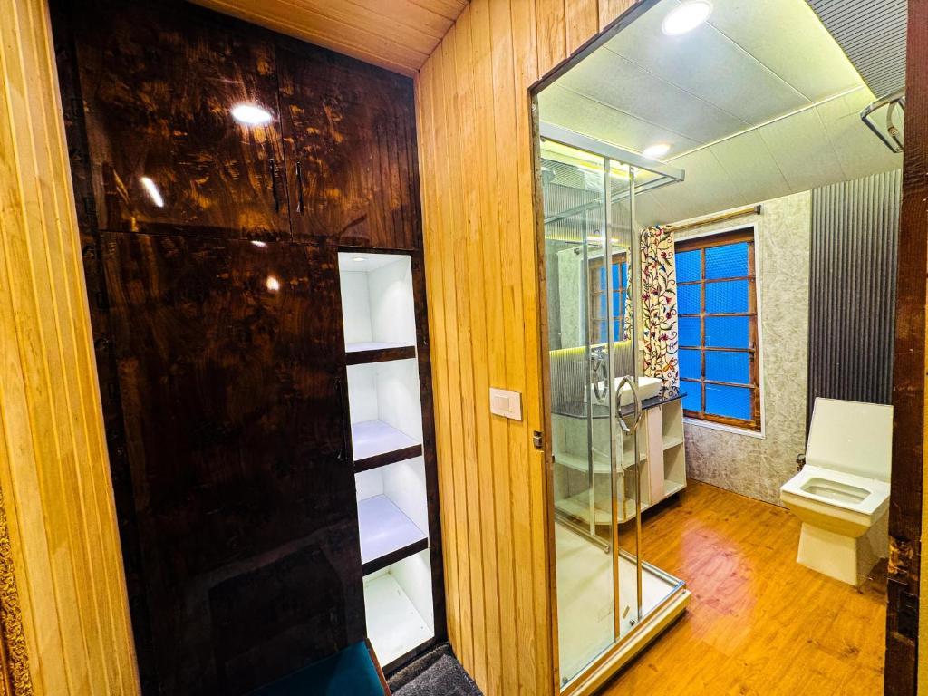 Peacock Houseboat 3 Bedroom x Solis Nature