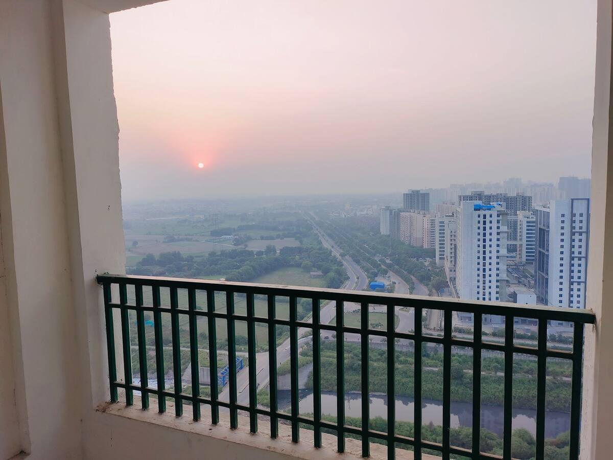 retro.inn/ serviced 1 bhk by mulberry x Solis Nature