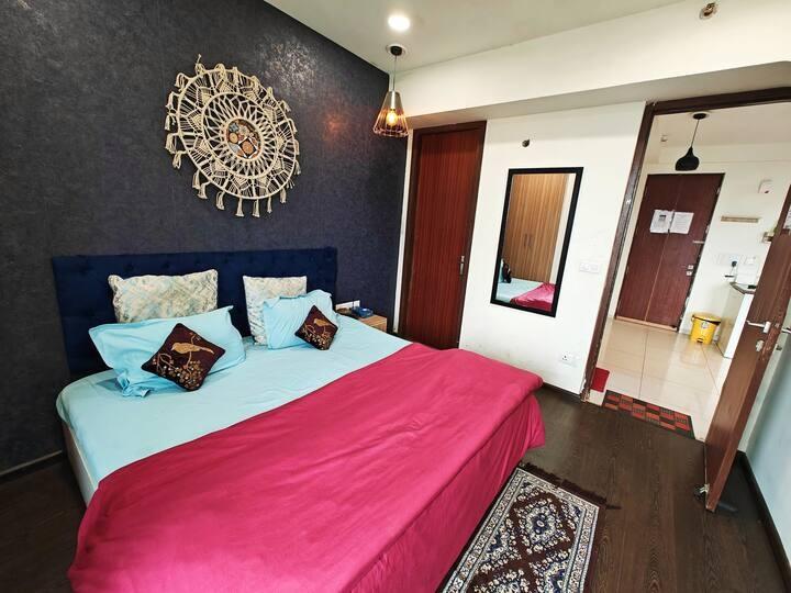 Pristine 1 Bhk apartment by Mulberry Homestays x Solis Nature