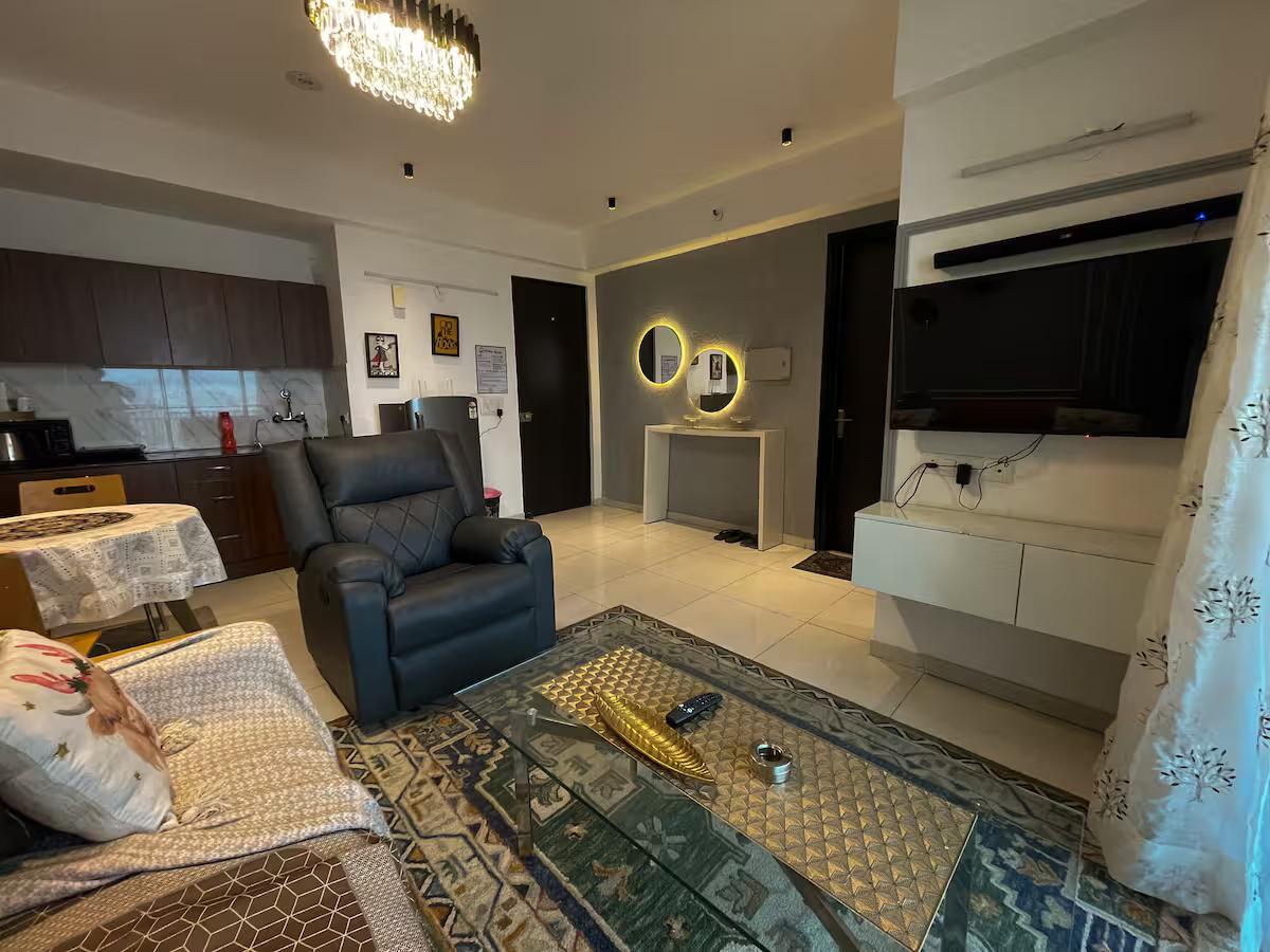 Florence By Mulberry Homestays  Premium 1BHK x Solis Nature