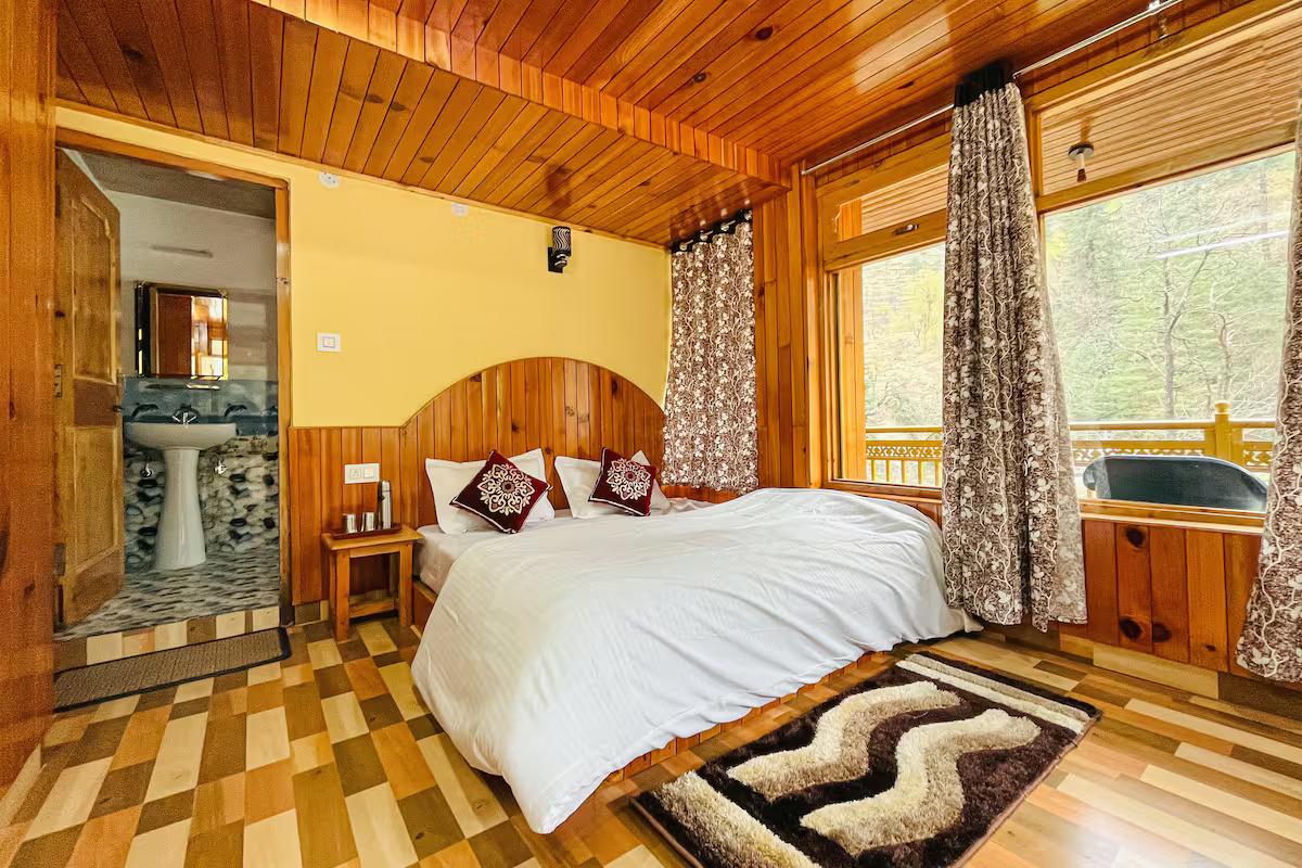 Spacious cottage in Jibhi near River x Solis Nature