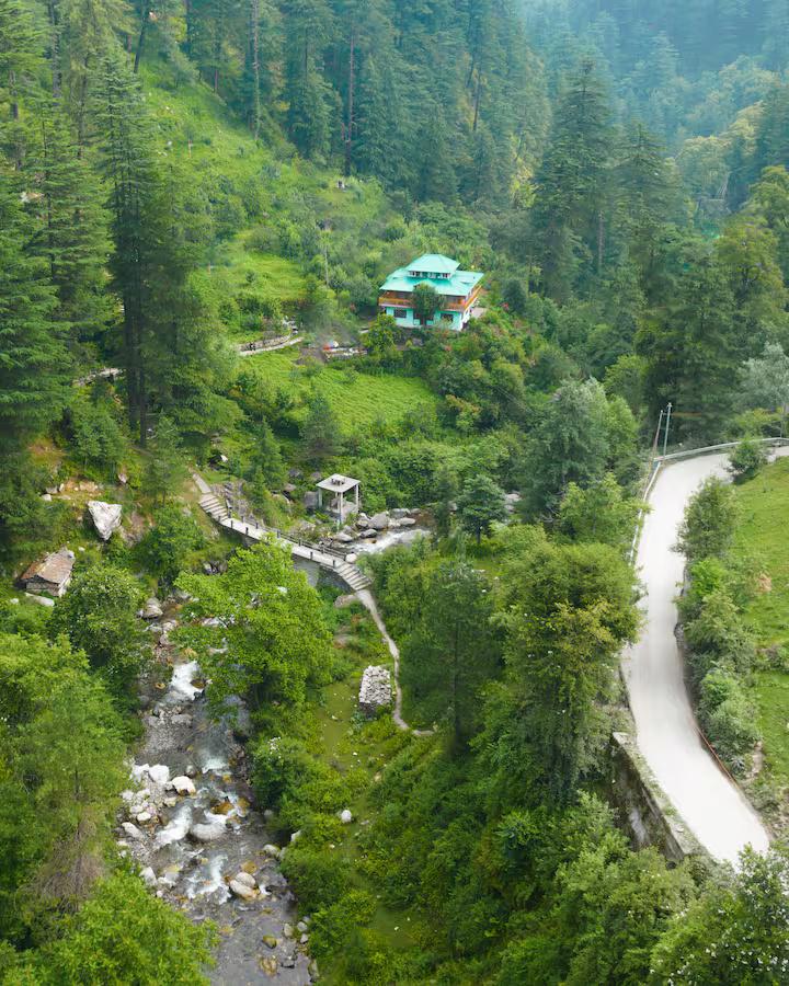 Spacious cottage in Jibhi near River x Solis Nature