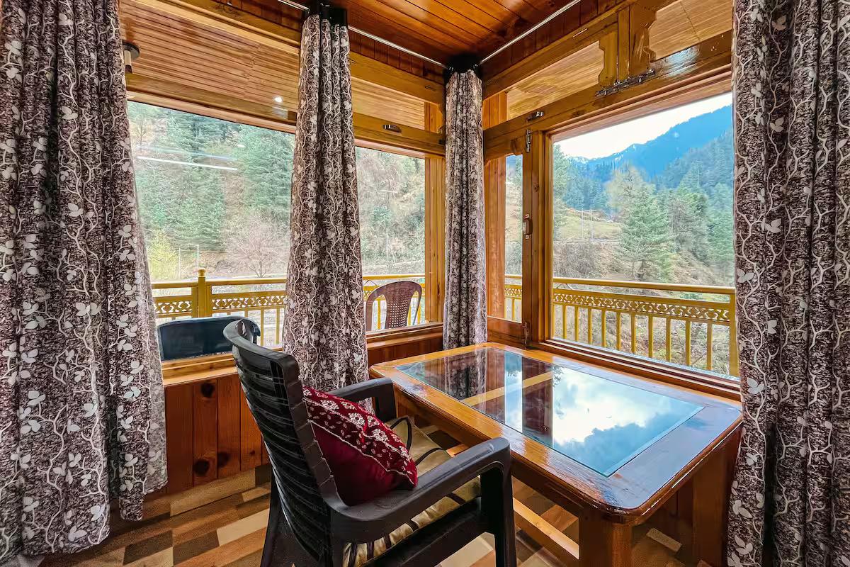 Spacious cottage in Jibhi near River x Solis Nature