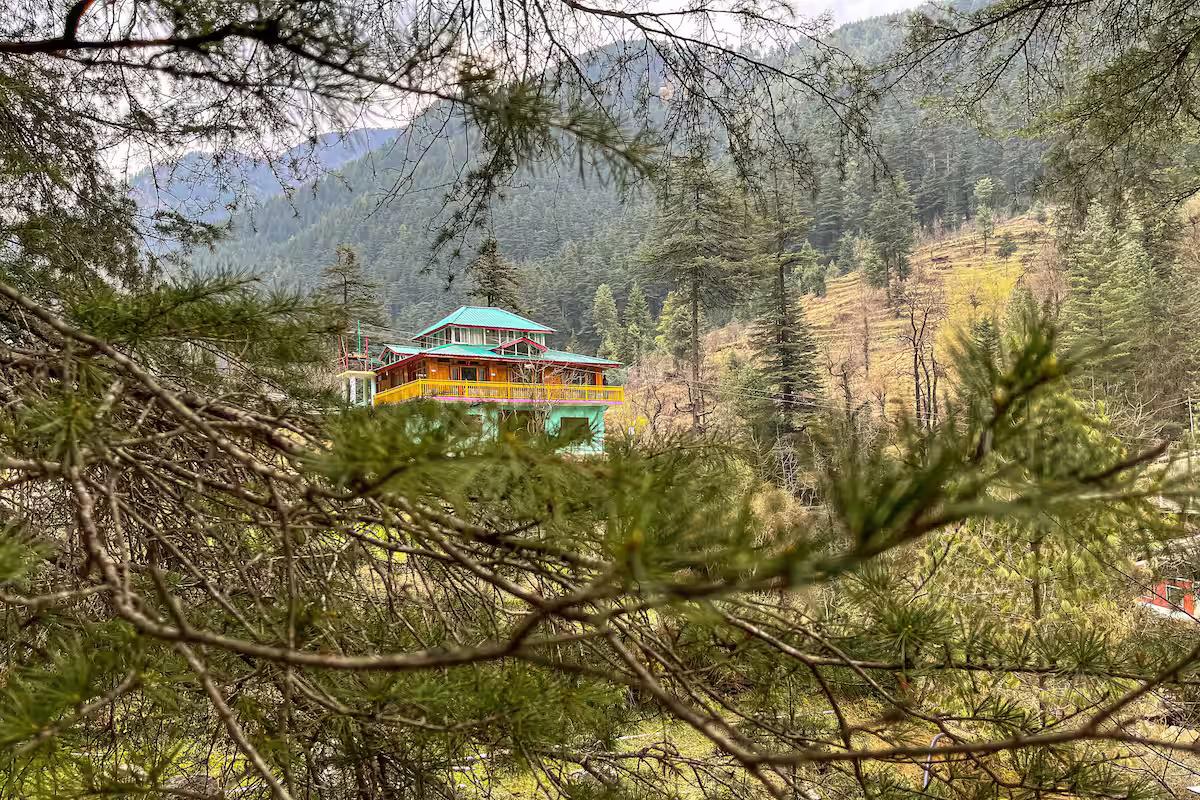 Spacious cottage in Jibhi near River x Solis Nature