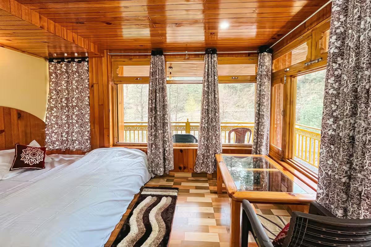 Spacious cottage in Jibhi near River x Solis Nature