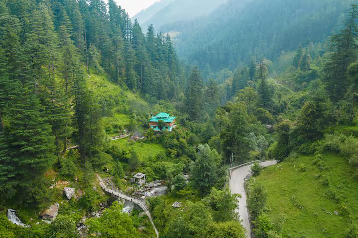 Spacious cottage in Jibhi near River x Solis Nature