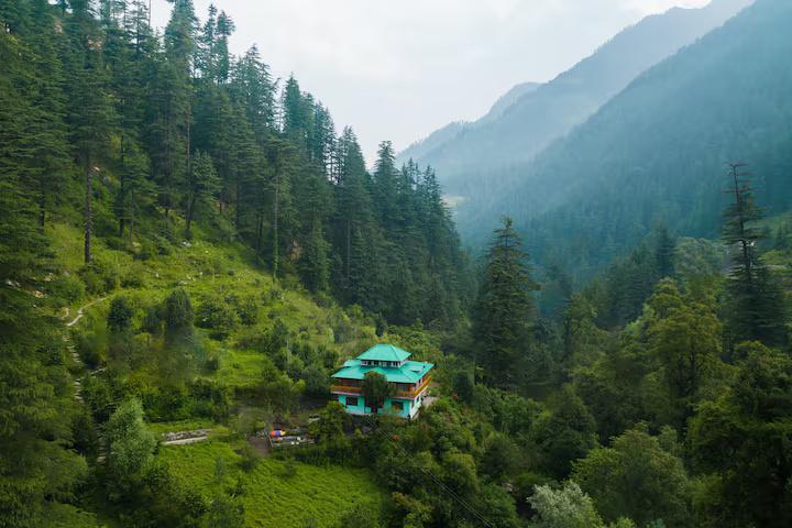 Spacious cottage in Jibhi near River x Solis Nature