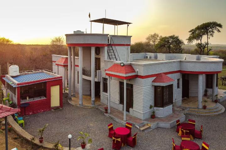 The jungle huts (NCR) x Solis Nature