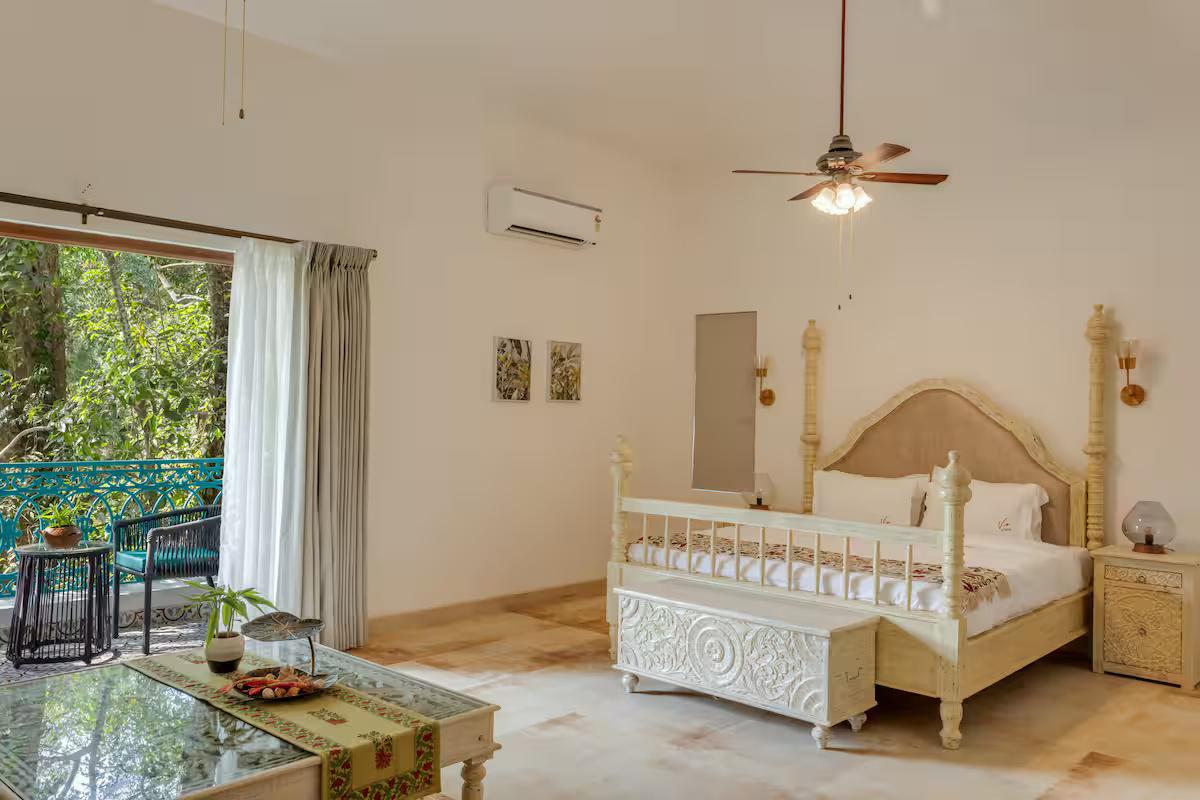 Ivory 5 BHK Private Pool Villa near Calangute x Solis Nature