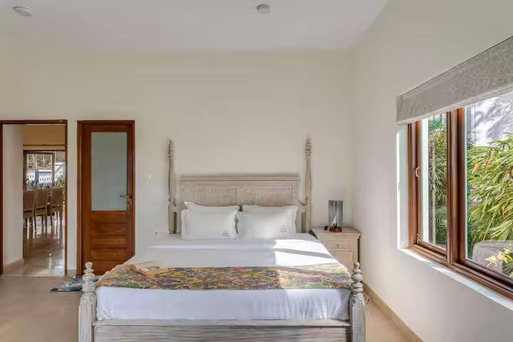 Ivory 5 BHK Private Pool Villa near Calangute x Solis Nature