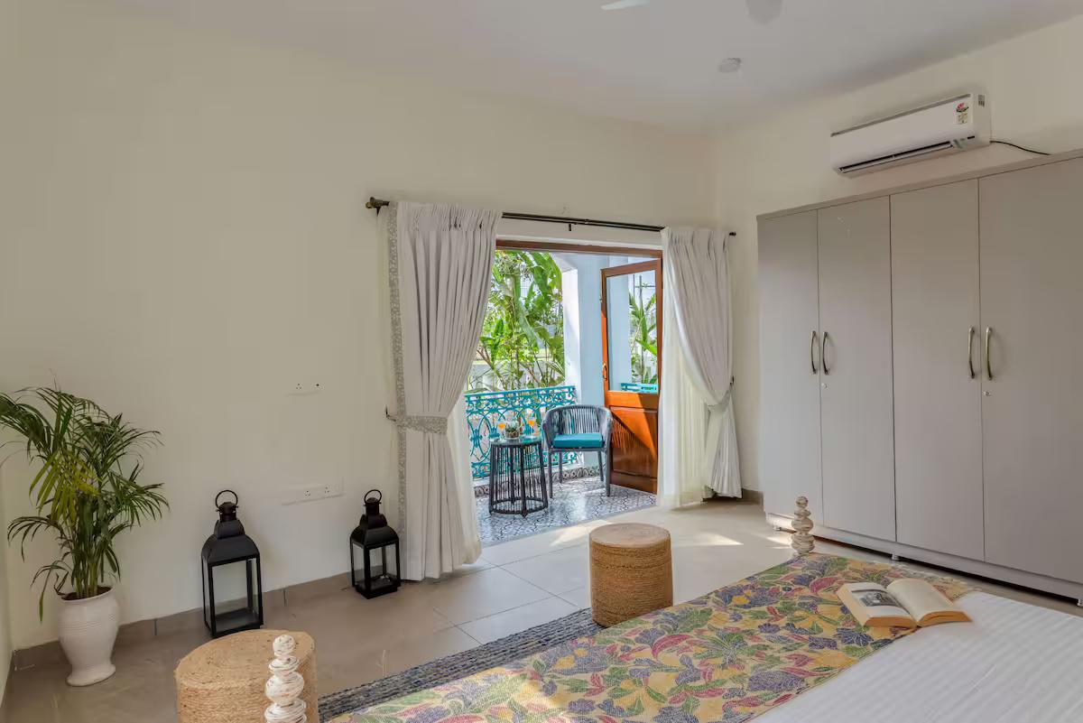 Ivory 5 BHK Private Pool Villa near Calangute x Solis Nature
