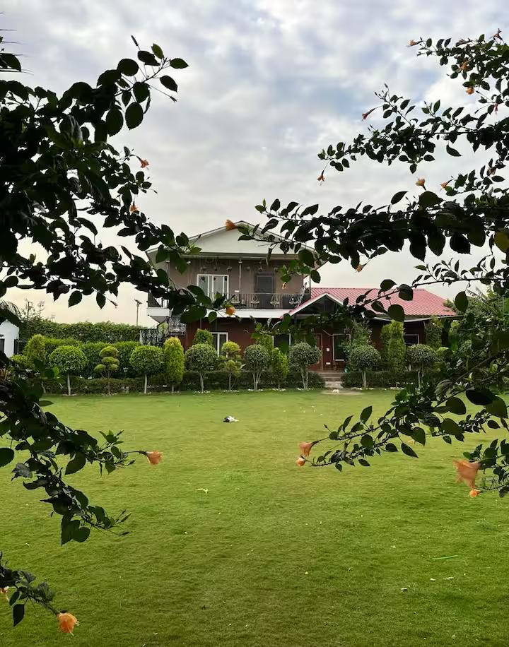 Khwaab Farmhouse for pool party, wedding, events (NCR) x Solis Nature