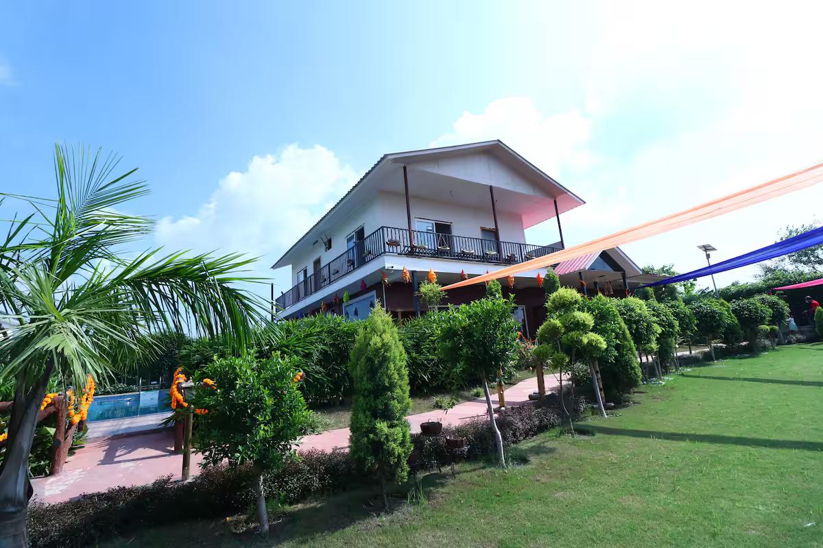 Khwaab Farmhouse for pool party, wedding, events (NCR) x Solis Nature