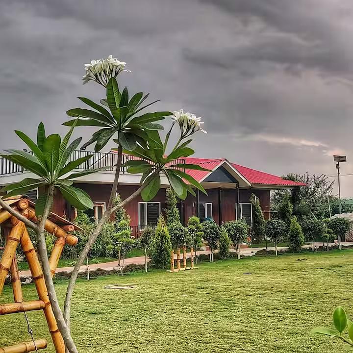 Khwaab Farmhouse for pool party, wedding, events (NCR) x Solis Nature