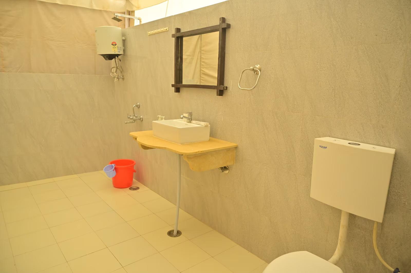 Sunny Desert Camp x Solis Nature