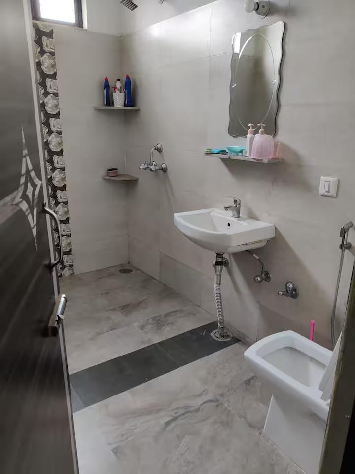 Luxury Farmhouse with Pool in the Aravalli Hills x Solis Nature