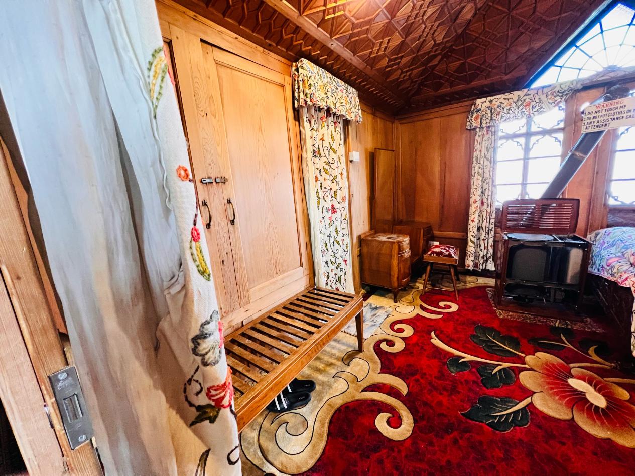 Canada Houseboats x Solis Nature