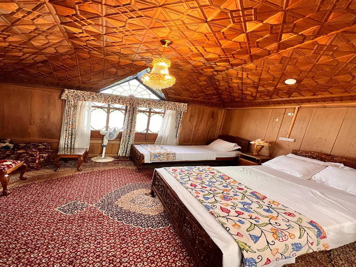 Canada Houseboats x Solis Nature