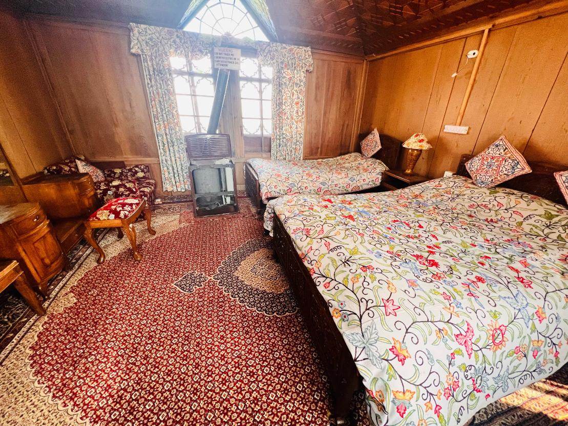 Canada Houseboats x Solis Nature