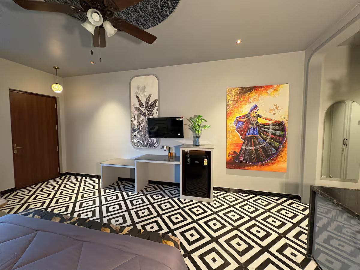 Grey House Cottage x Solis Nature