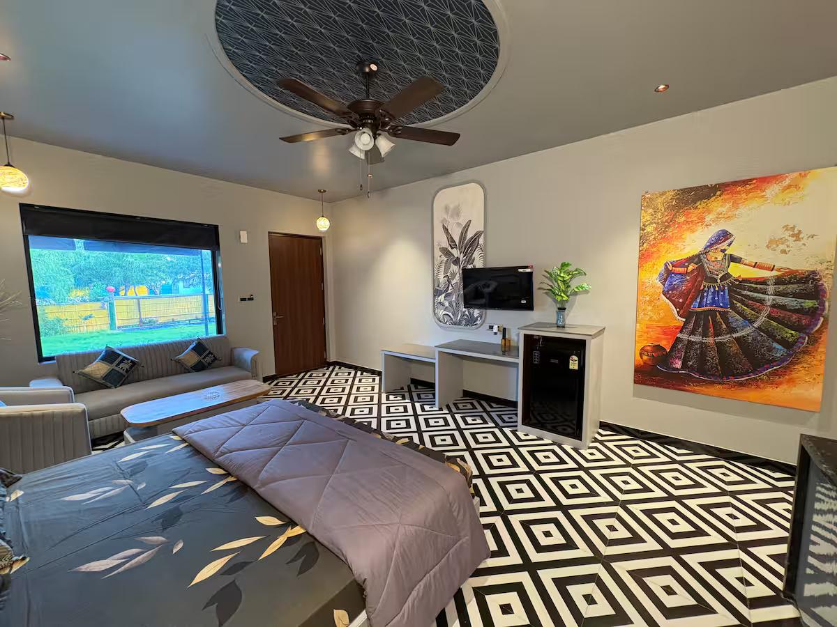 Grey House Cottage x Solis Nature