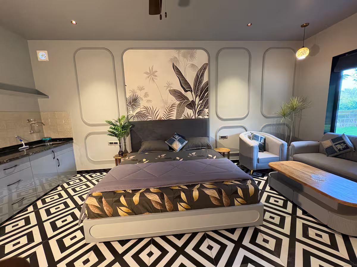 Grey House Cottage x Solis Nature